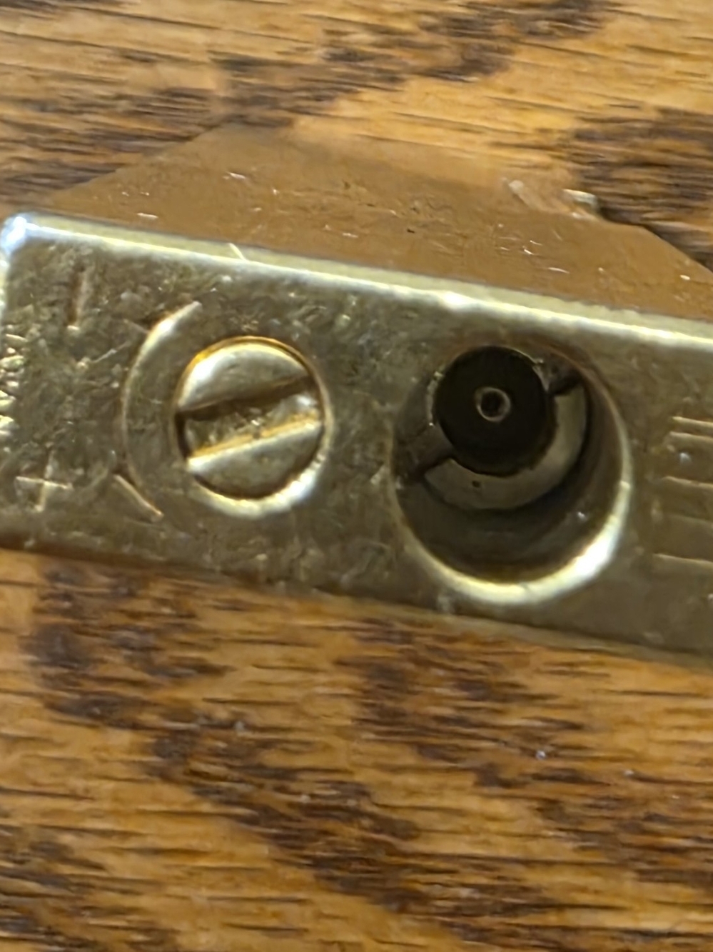 Vintage Gold Tone Ribbed Table Lighter - Picture 6 of 8